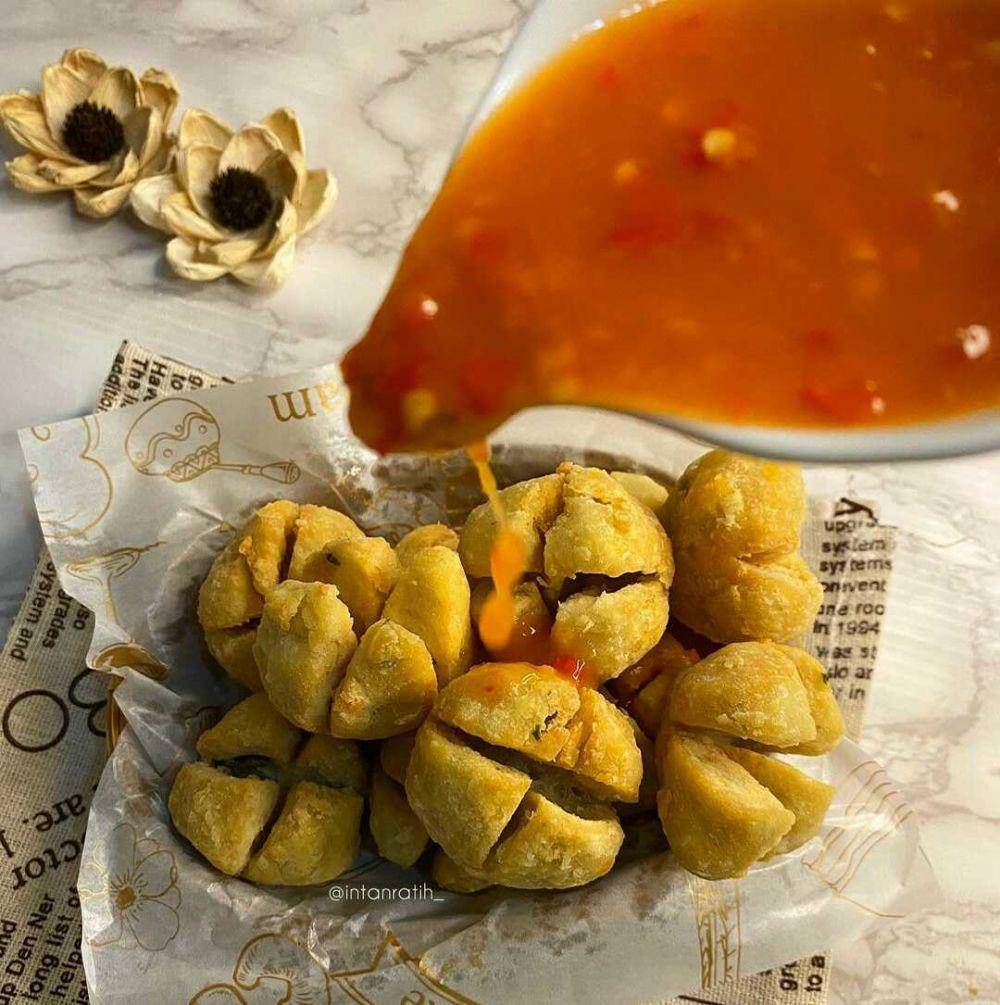 ilustrasi bakso goreng (instagram.com/intanratih_)