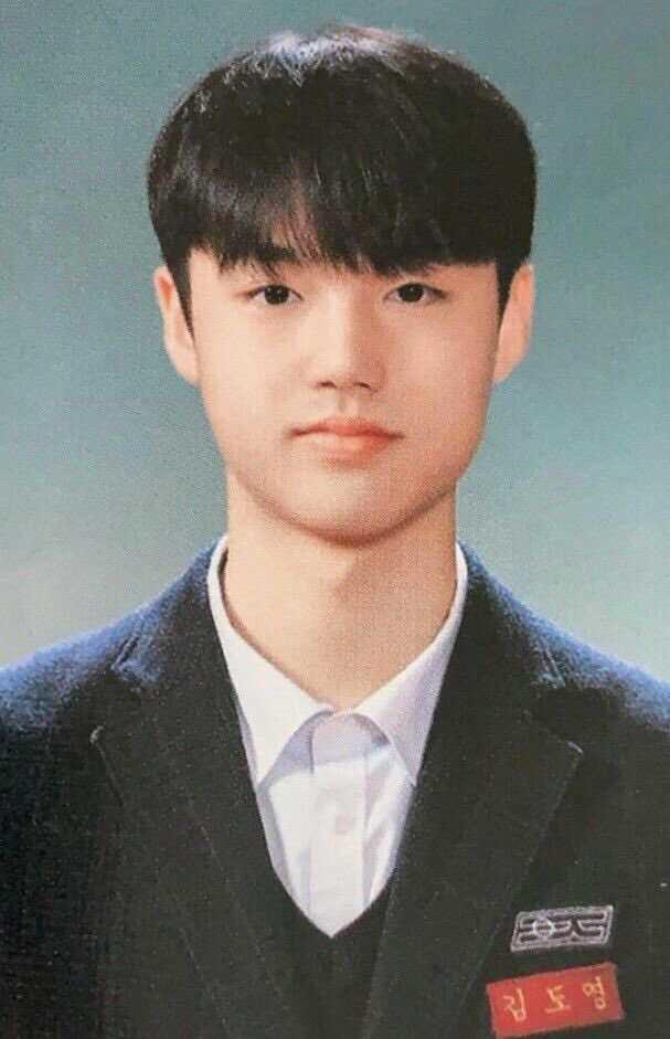 Doyoung TREASURE (twitter.com/iconickpredebut)