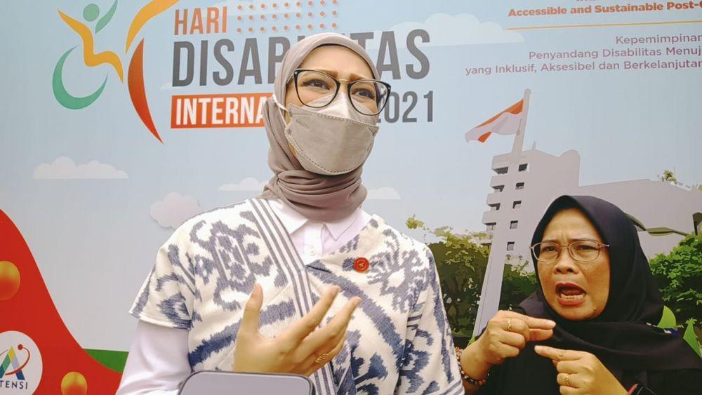 Risma Paksa Pria Tuli Bicara, Stafsus Presiden Buka Suara