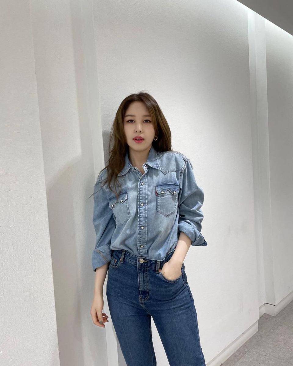 Kwon Jin Ah (instagram.com/kwonhodoo)