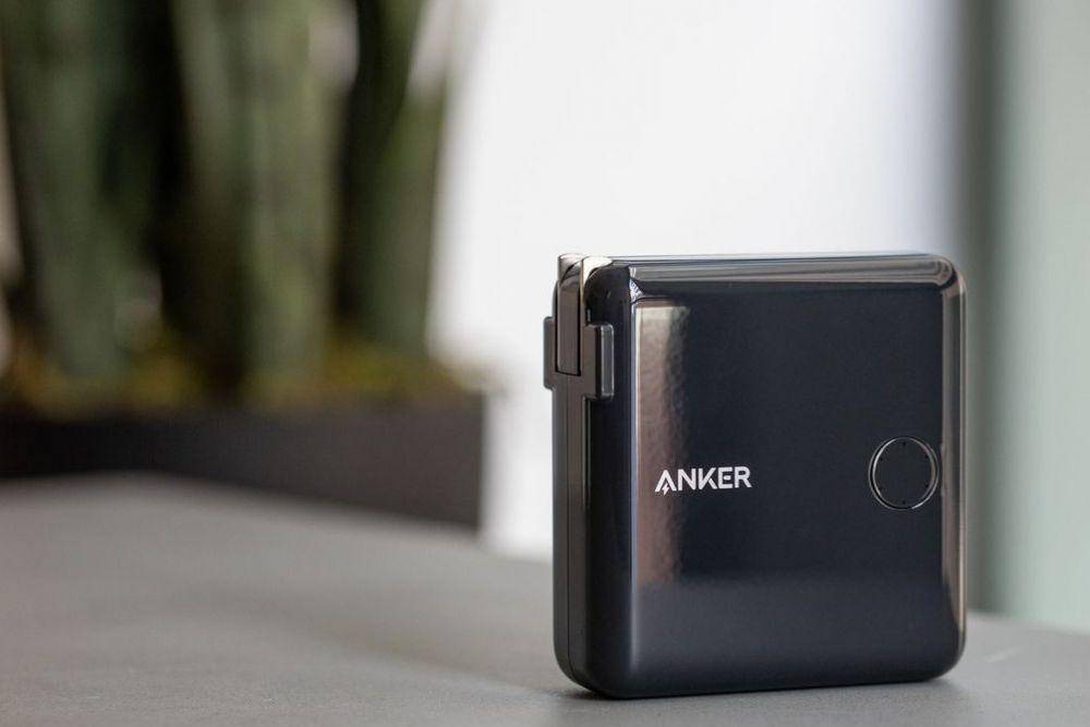 potret Anker PowerCore Fusion 10000 (theverge.com)
