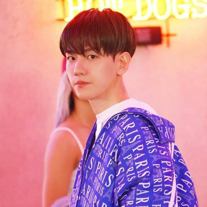 Baekhyun (instagram.com/weareone.exo)