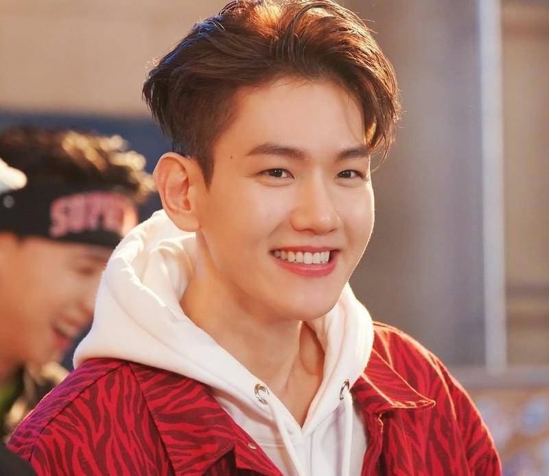 Baekhyun (instagram.com/weareone.exo)