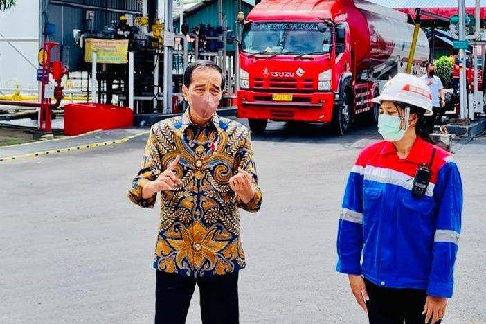 Presiden Jokowi tinjau terminal BBM di Bali pada Jumat (3/12/2021). (dok. Biro Pers Kepresidenan)