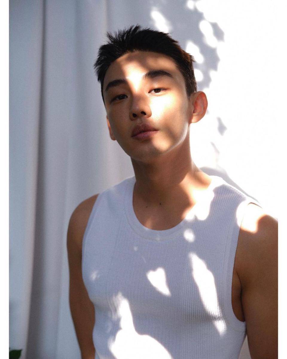 Yoo Ah In (instagram.com/hongsick)