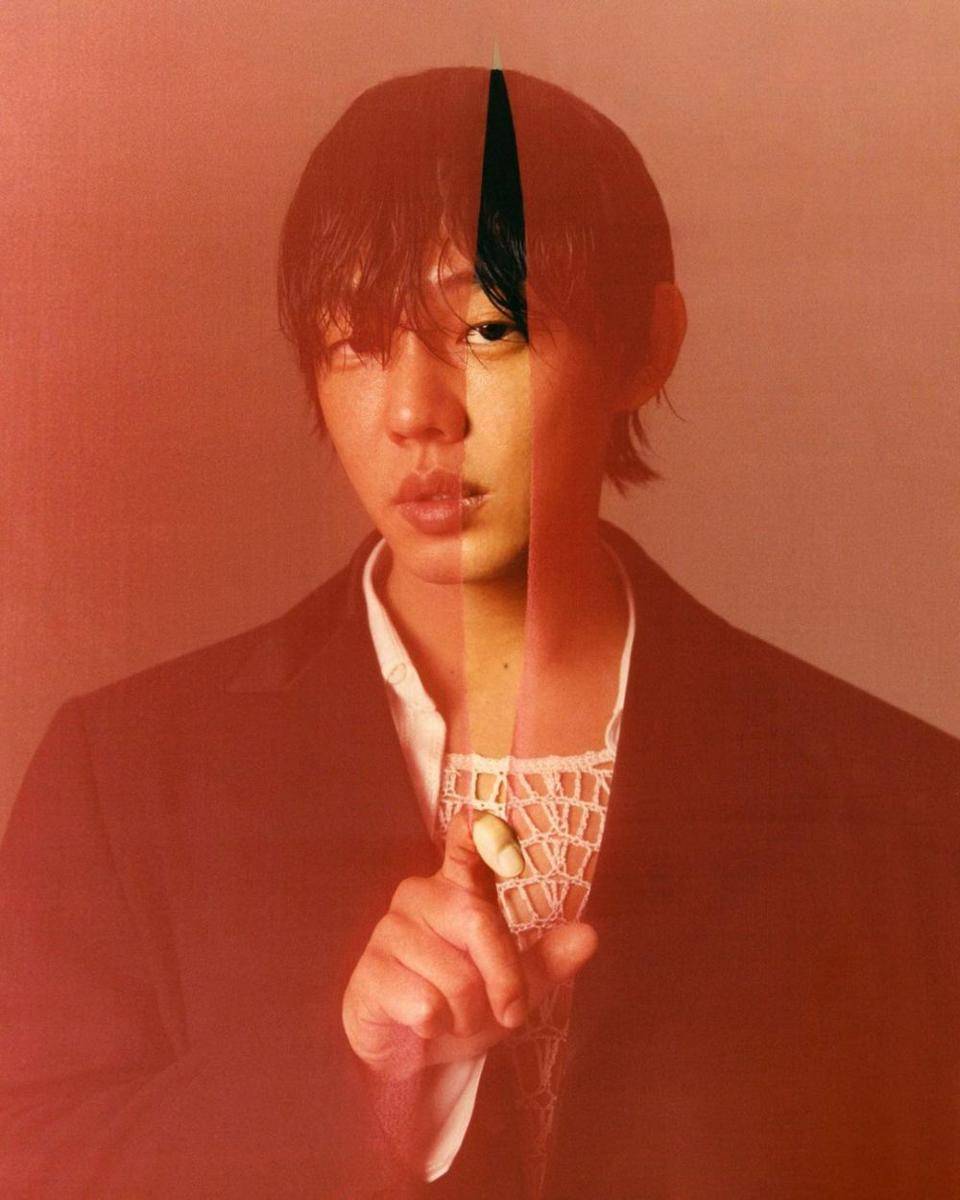 Yoo Ah In (instagram.com/hongsick)