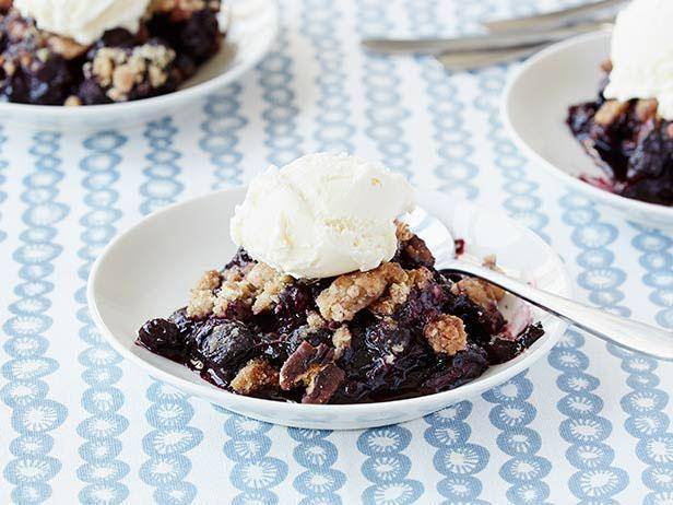 ilustrasi blueberry crisp (www.foodnetwork.com/The Neelys)