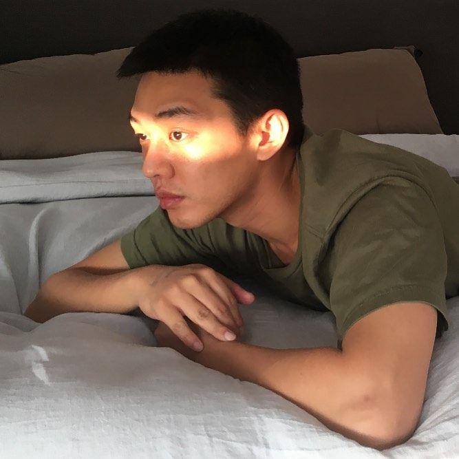 Yoo Ah In (instagram.com/hongsick)