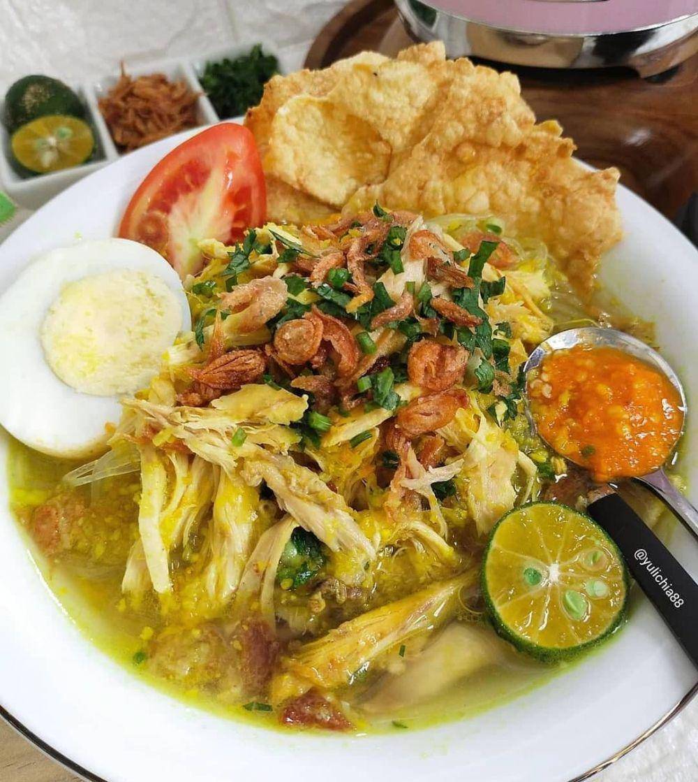 Soto Lamongan (instagram.com/yulichia88)