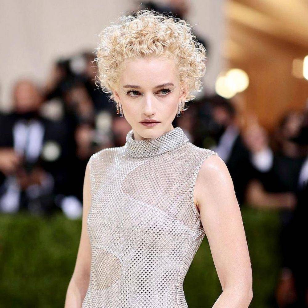 Julia Garner (instagram.com/juliagarneroffcial)