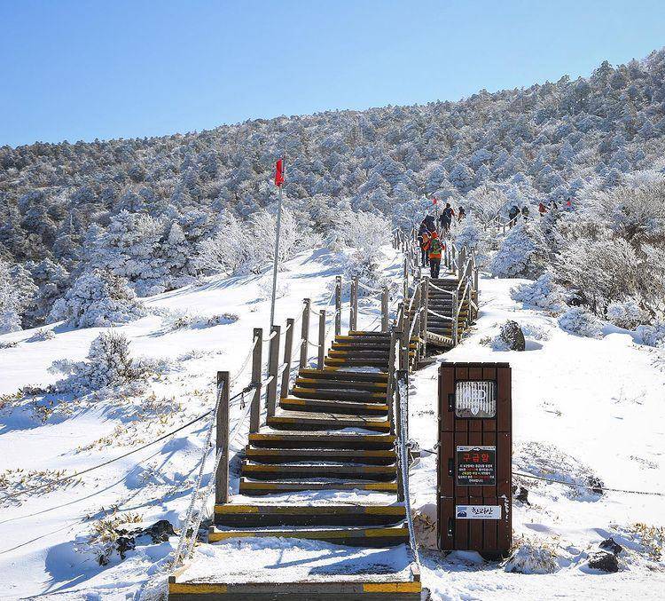 potret Hallasan National Park (intagram.com/mt.hyunbk)
