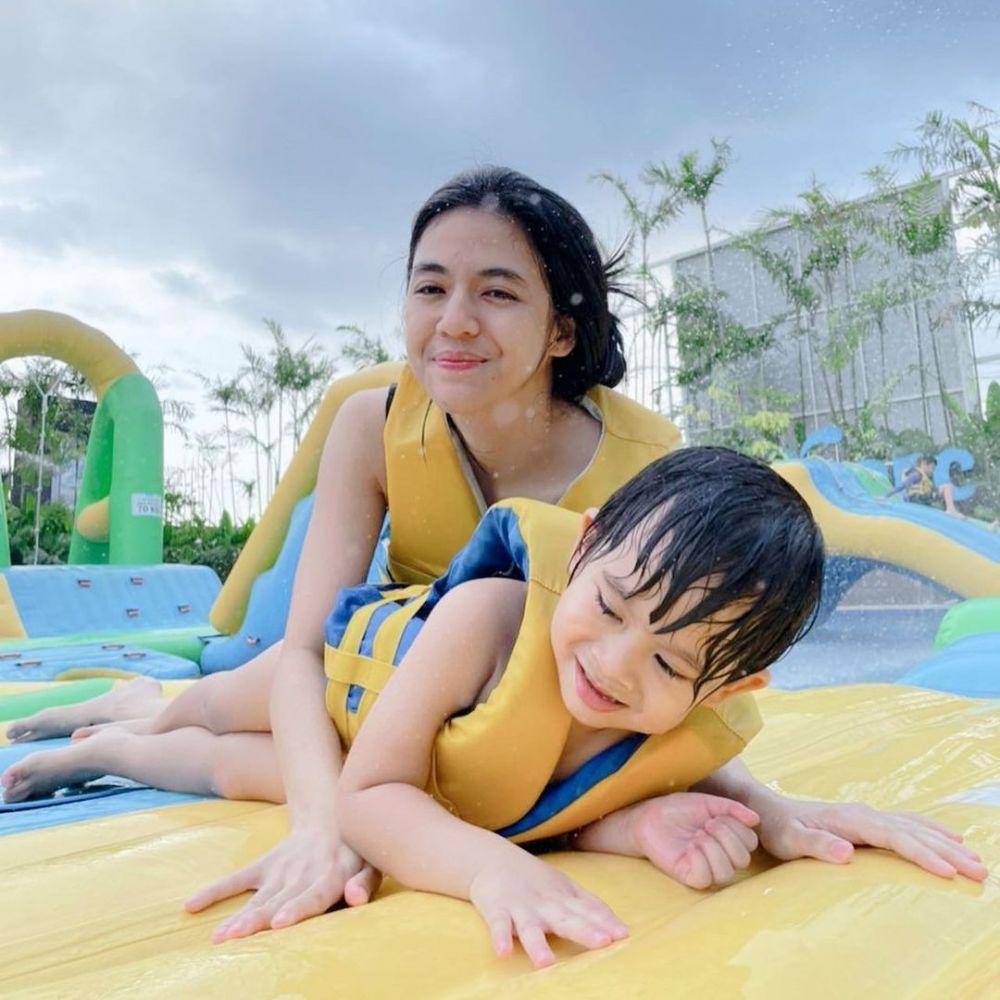 potret DJ Una dan anaknya (instagram.com/putriuna)