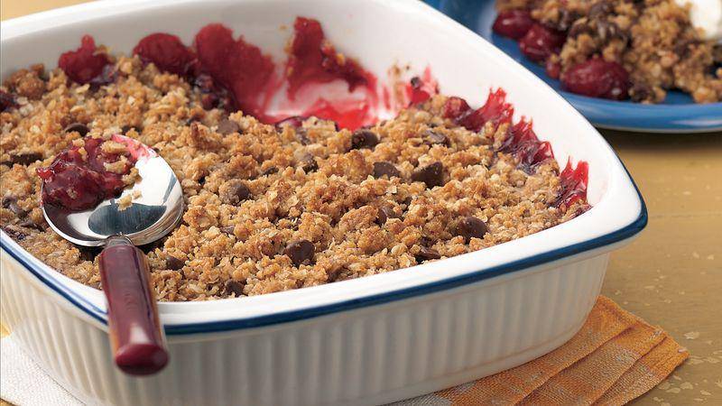 ilustrasi chocolate cherry crisp (www.bettycrocker.com/Betty Crocker Kitchens)