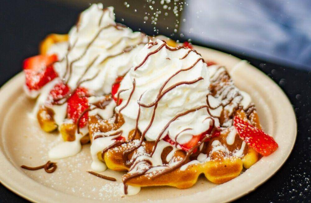 ilustrasi M&M waffle (unsplash.com/David Holifield)