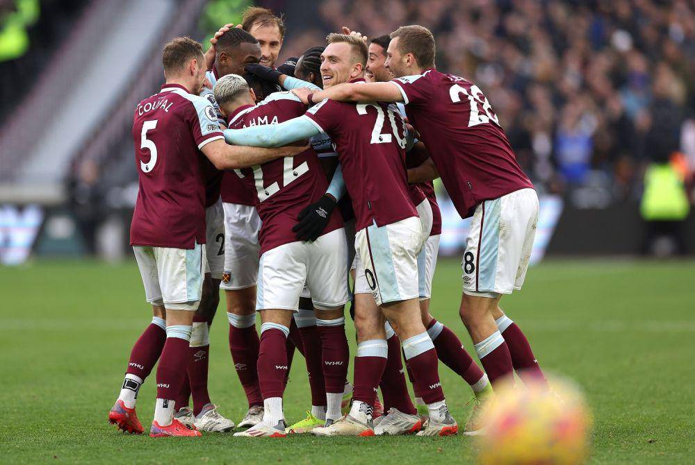 Selebrasi para pemain West Ham United setelah mencetak gol ketiga ke gawang Chelsea. (twitter.com/WestHam)