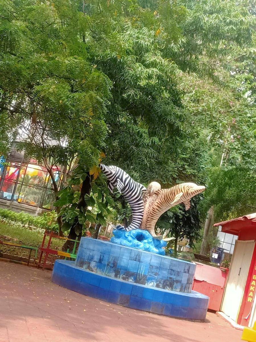 patung hewan bikin ngakak (twitter.com/deniprrr)