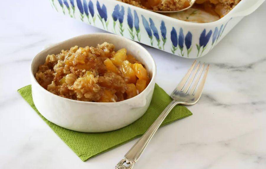 ilustrasi mango crisp (www.thespruceeats.com/Diana Rattray)
