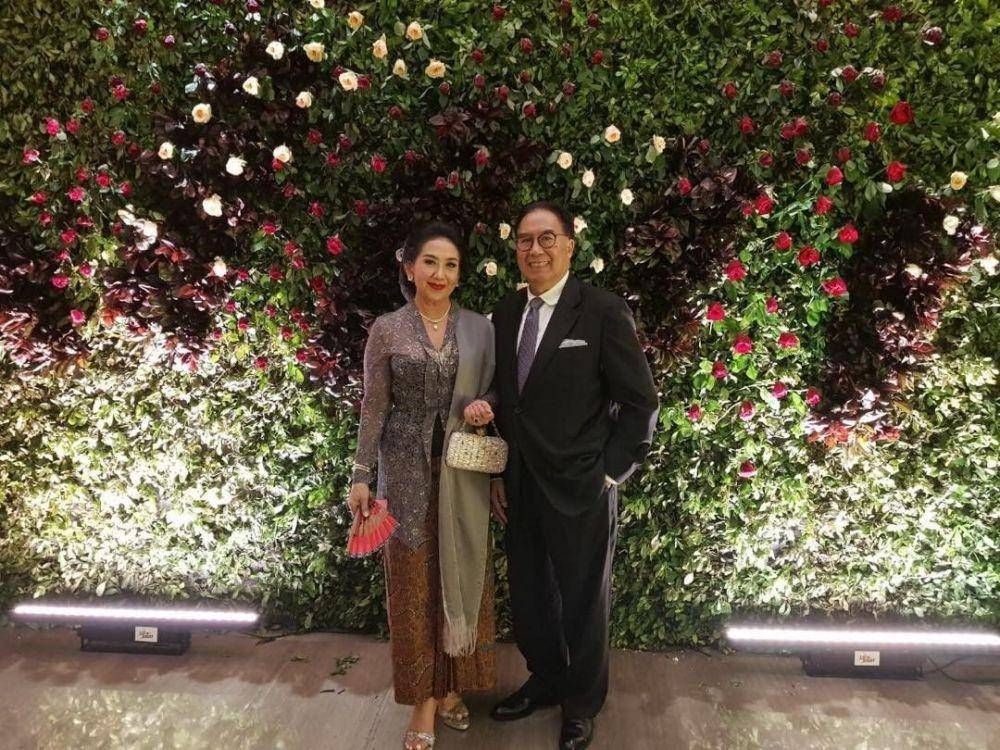 Kebaya Tuti Roosdiono (instagram.com/roosdionotuti)