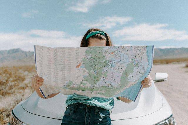 ilustrasi solo travelling (pexels.com/Leah Kelley)