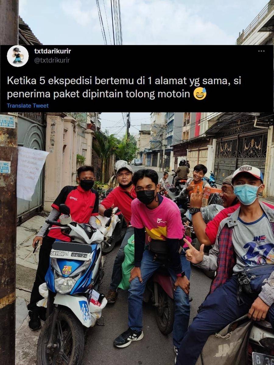 kurir antar paket barengan (twitter.com/txtdrikurir)