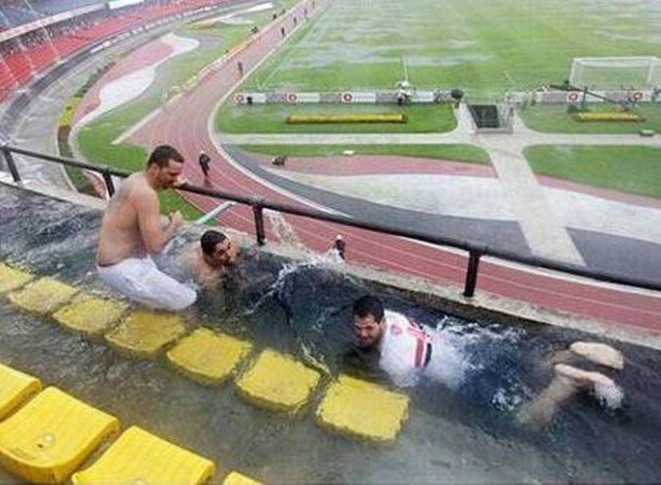 penonton stadion apes  (1cak.com)