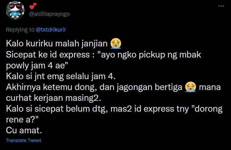 kurir antar paket barengan (twitter.com/aldillaprayogo)