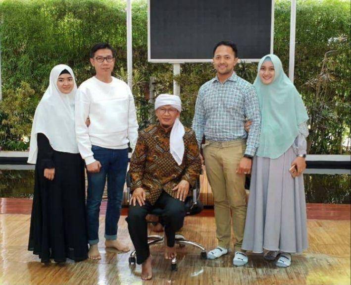 potret Meyda Sefira bersama kolega (instagram.com/kingsman_liga)