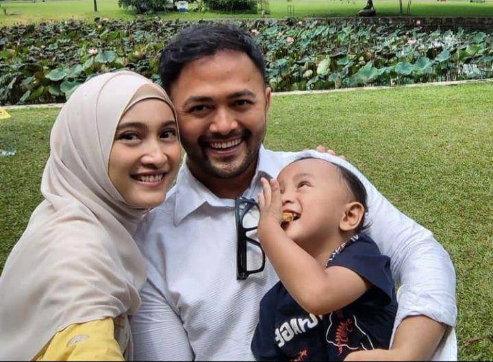 potret keluarga Meyda Sefira (instagram.com/kingsman_liga)