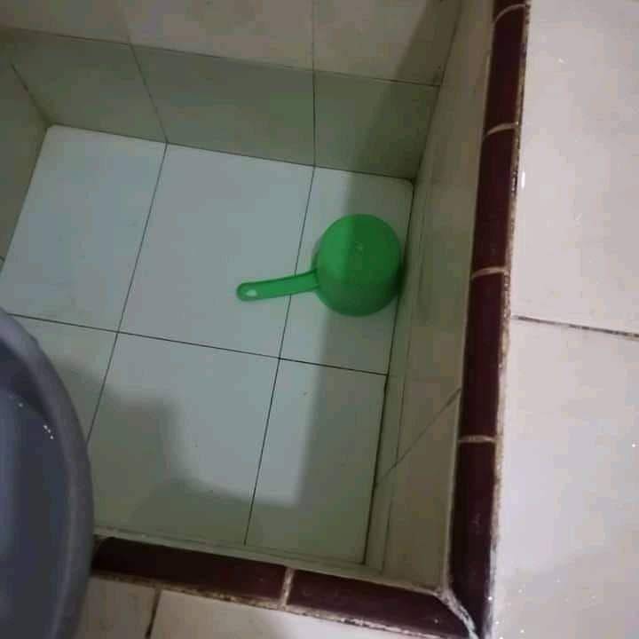 potret janggal (twitter.com/orangbiasamales)
