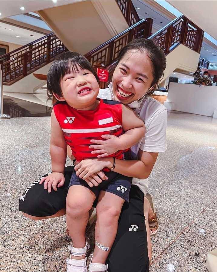 potret Ratchanok Intanon bersama Junior (instagram.com/ratchanokmay)