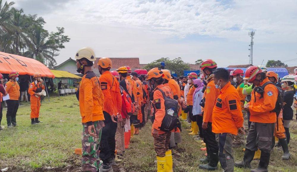 Tim SAR Surabaya Bantu Cari Poniyem, Korban Erupsi Gunung Semeru