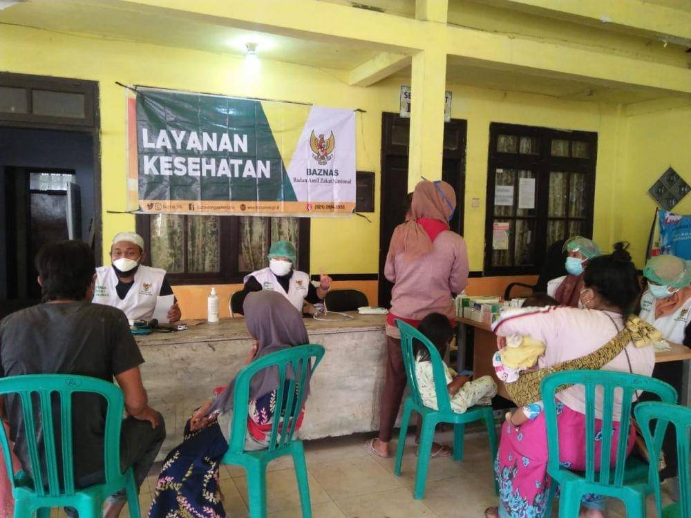 Posko untuk korban erupsi Gunung Semeru yang berlokasi di Balai Desa Sumber Wuluh, Candipuro, Lumajang.  (dok. BAZNAS)