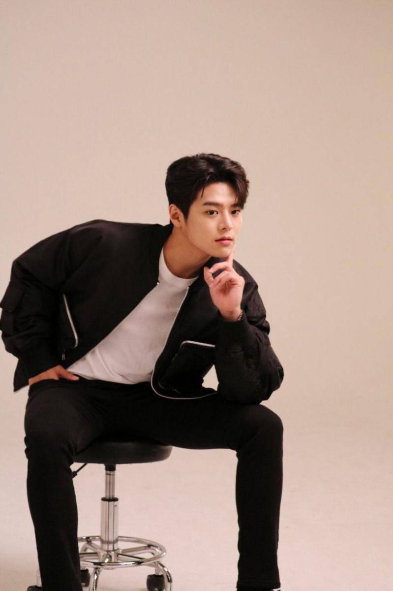 Ryeo Un (naver.com/럭키컴퍼니)