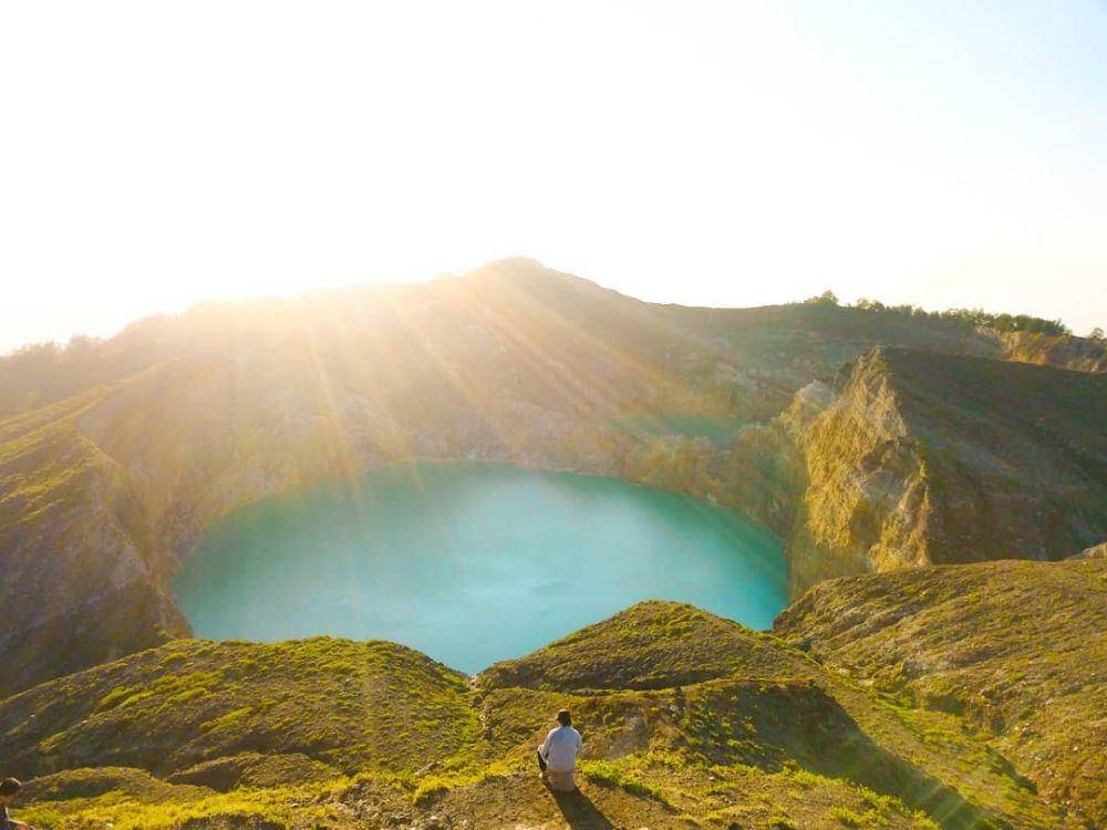 puncak Gunung Kelimutu (instagram.com/aryawiznu)