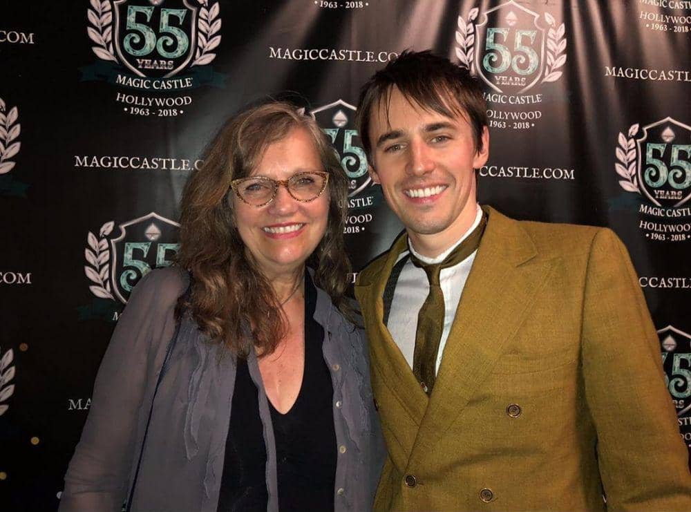 Reeve Carney bersama ibu (instagram.com/reevecarney)