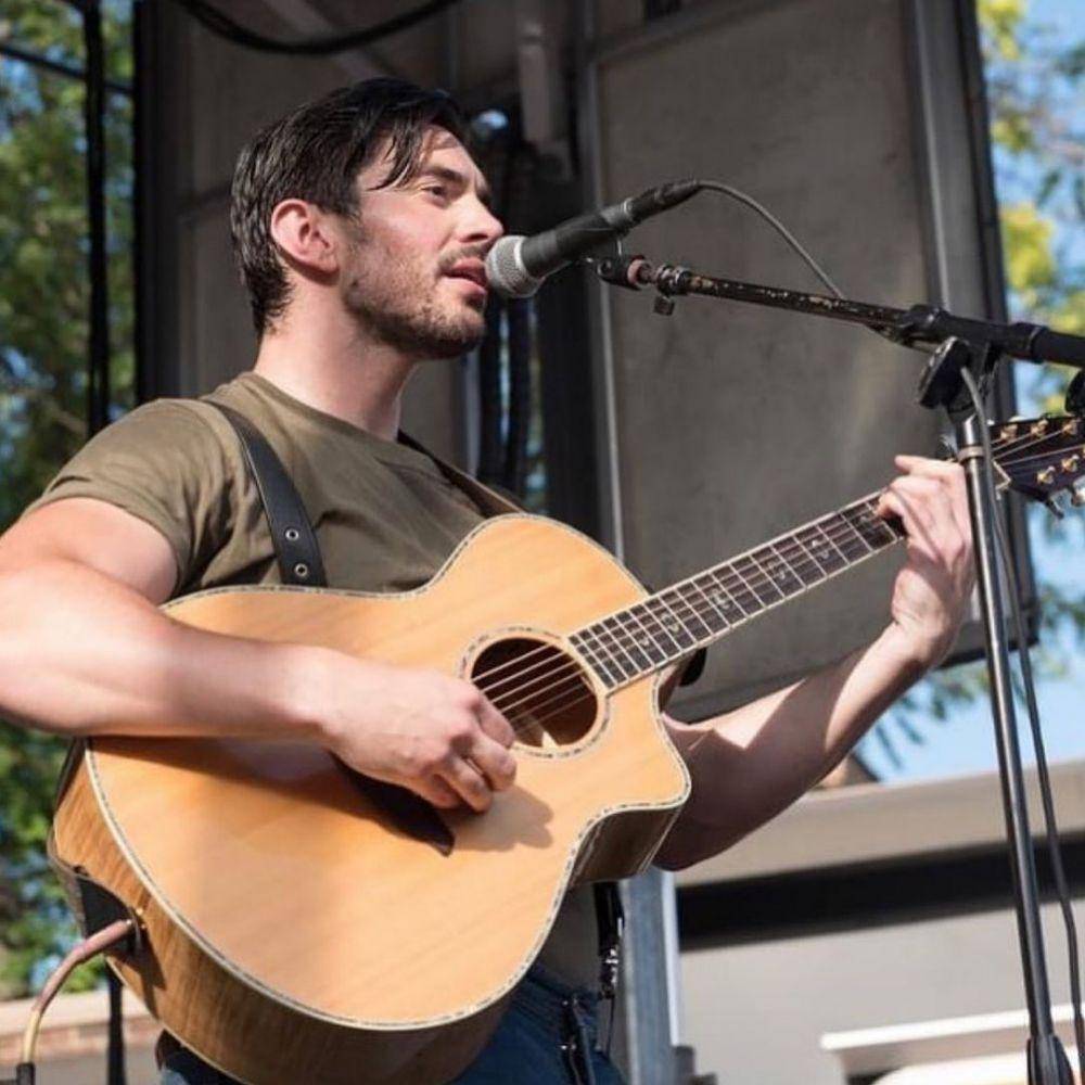 Steve Grand (instagram.com/stevegrandmusic)