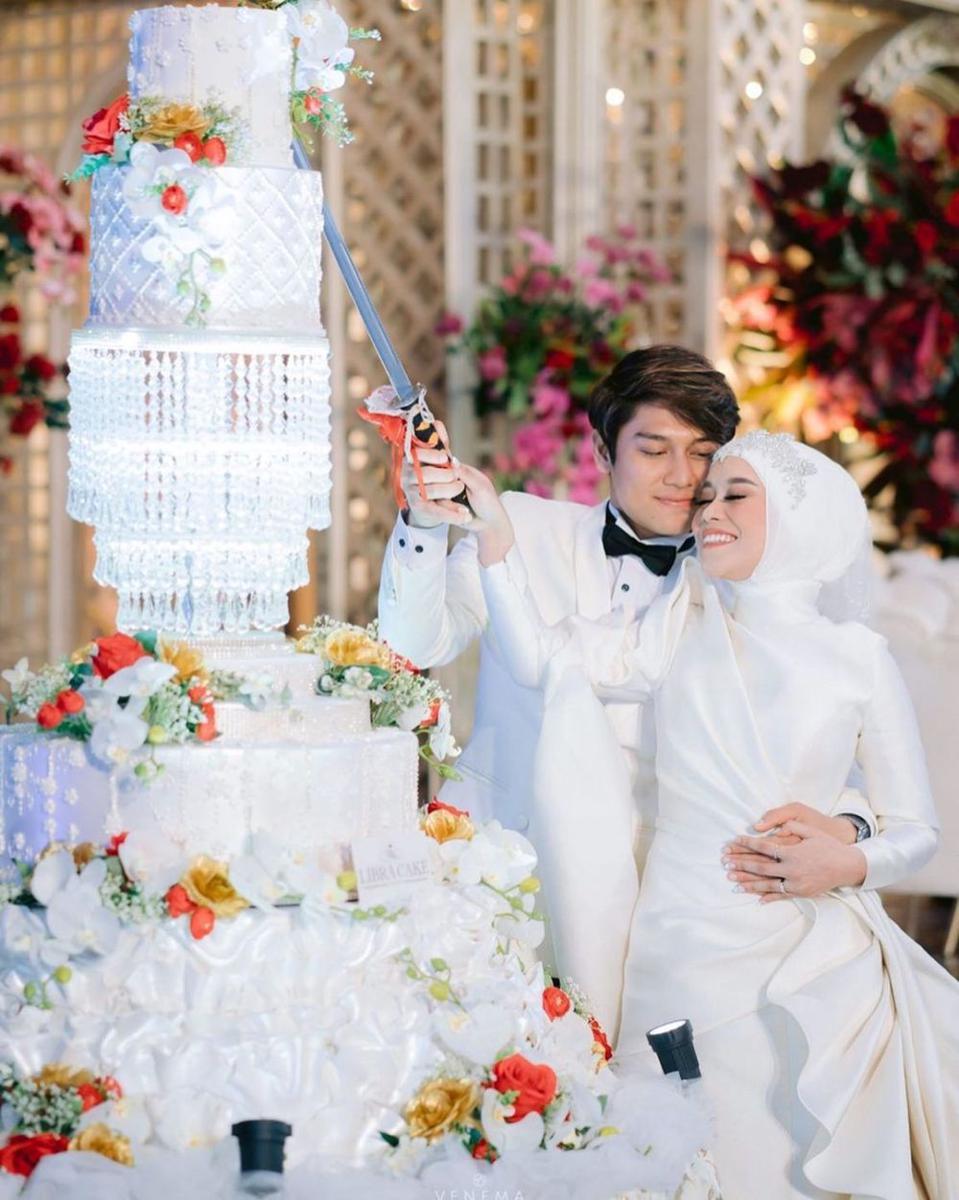 Bertabur Bahagia! Deretan 21 Seleb Menikah di Tahun 2021
