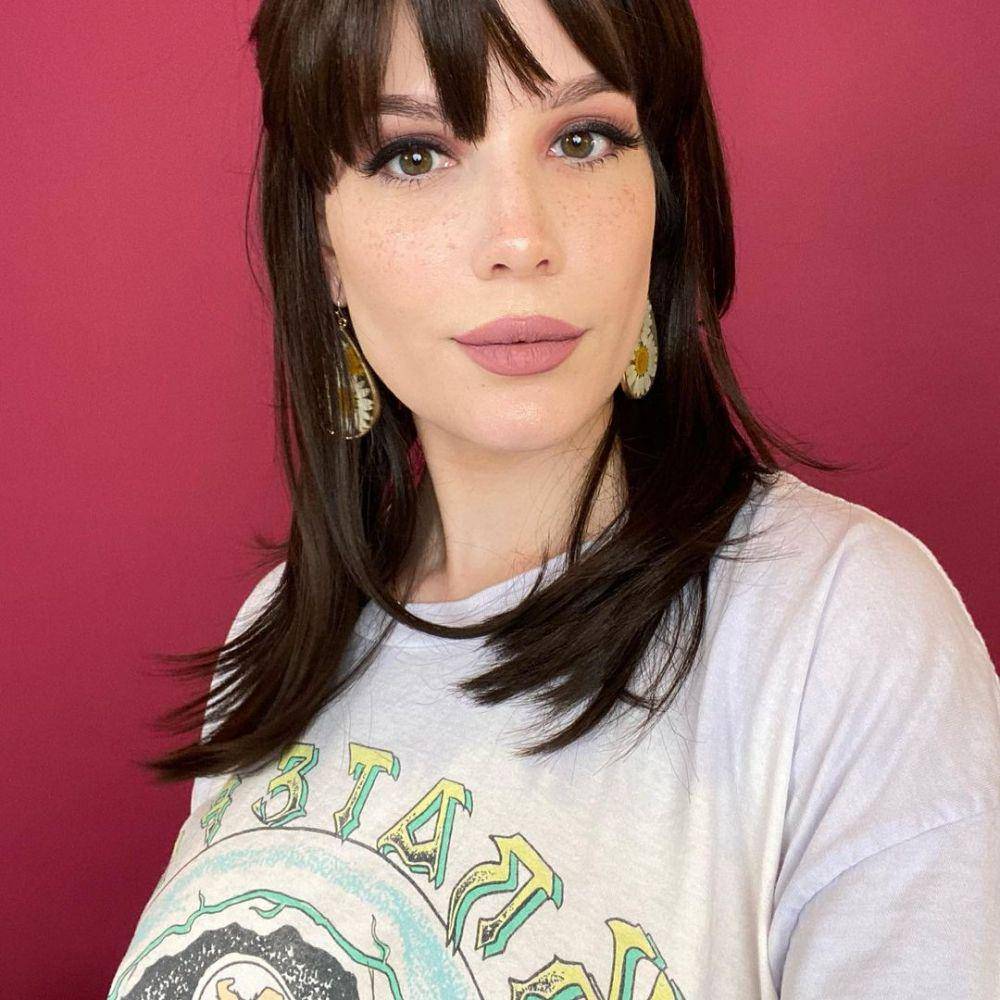 Halsey (instagram.com/iamhalsey)