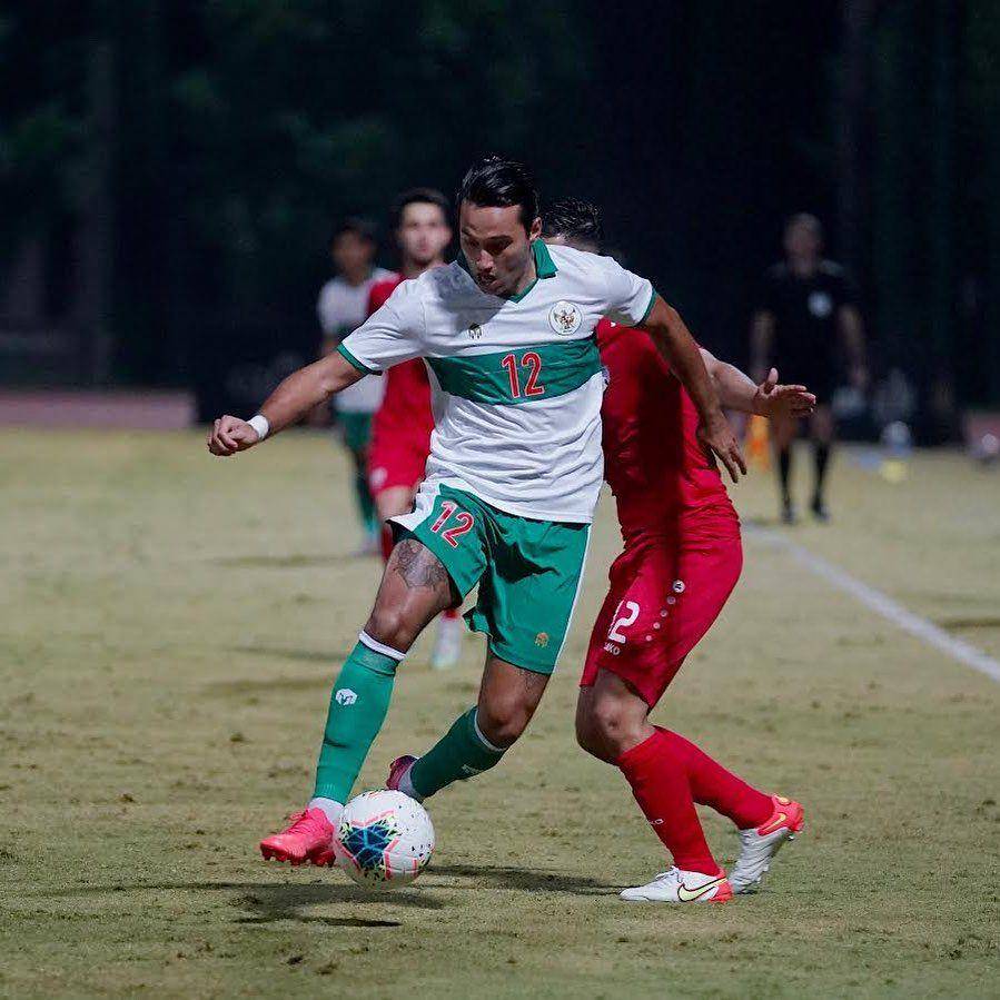 Ezra Walian (instagram.com/ezrawalian)