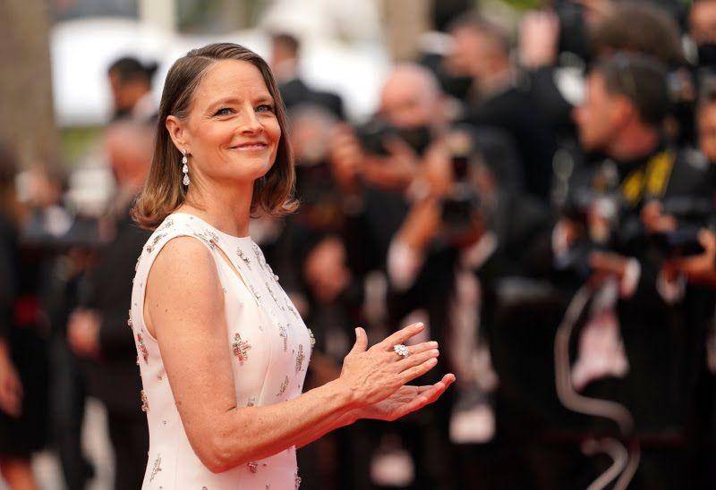 Jodie Foster (deadline.com)