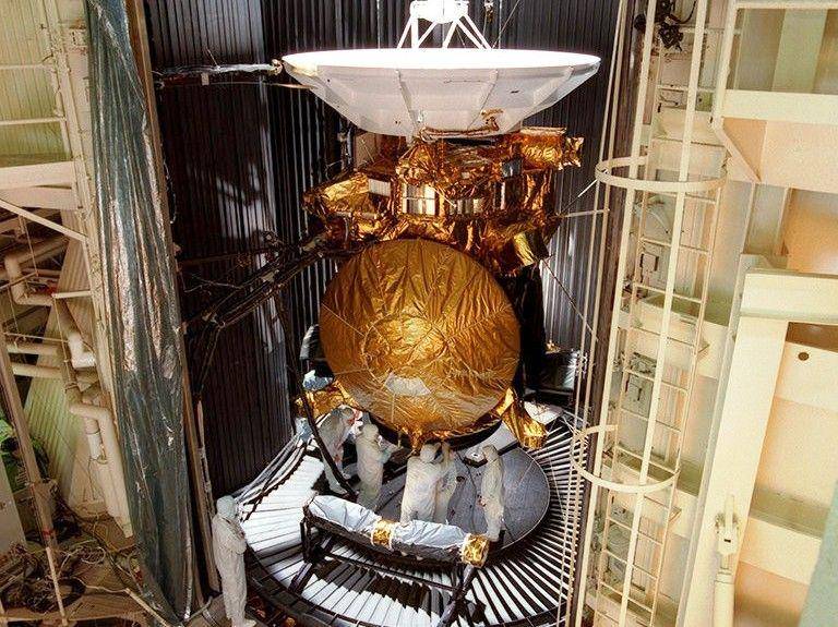 Wahana Cassini dan Huygens (medium.com/saseprints)