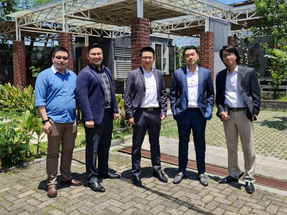 PT Wira Global Solusi Tbk (WGSH) resmi catatakan saham perdana atau listing di BEI, Senin (6/12/2021). (Dok. PT Wira Global Solusi Tbk)