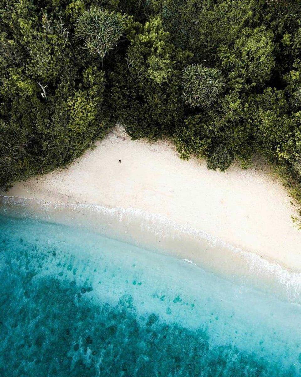 pantai teluk asmara (instagram.com/mahfudryanto)