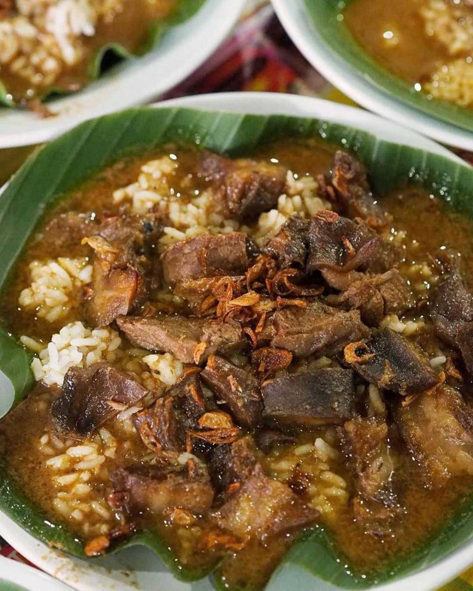 nasi gandul (instagram.com/supersillychef)