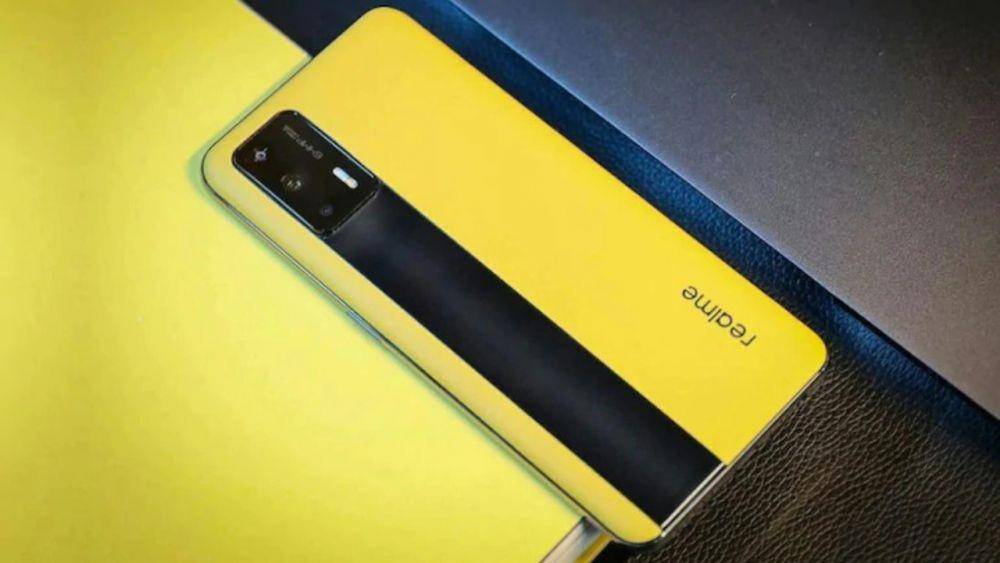 realme GT2 Pro (techradar.com)