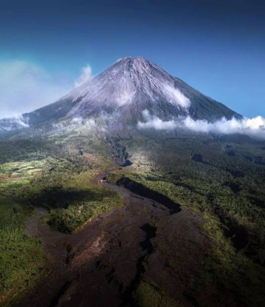 Gunung Semeru (instagram.com/ernymahardika)