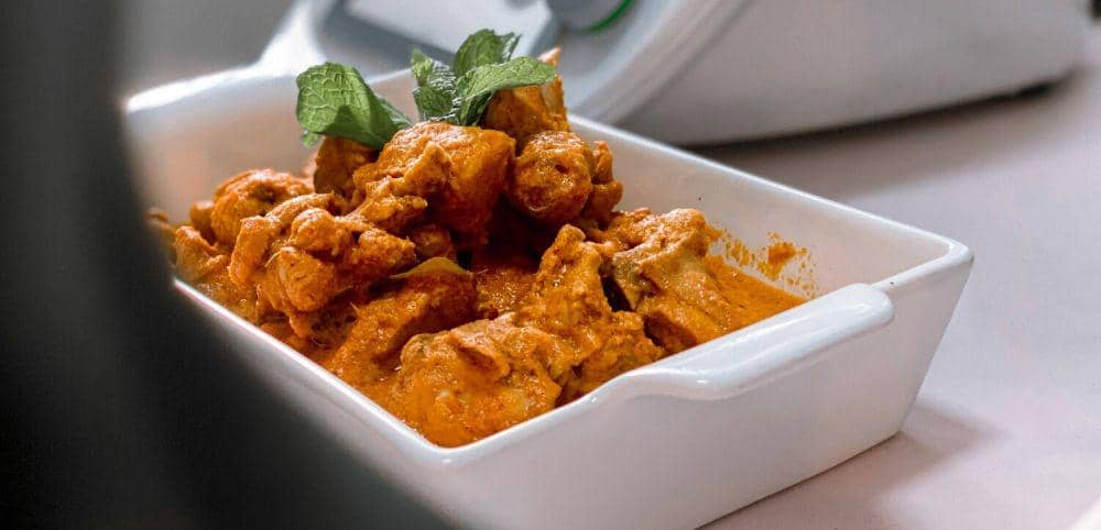 ilustrasi daging dan kari pisang (unsplash.com/Tan Vic Tor)