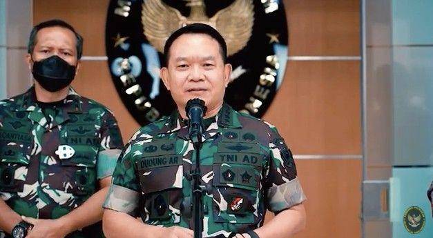 Kepala Staf TNI Angkatan Darat (KSAD) Jenderal Dudung Abdurachman ketika berkunjung ke kantor Kemenko Polhukam pada Selasa,7 Desember 2021 (Tangkapan layar YouTube Kemenkopolhukam)