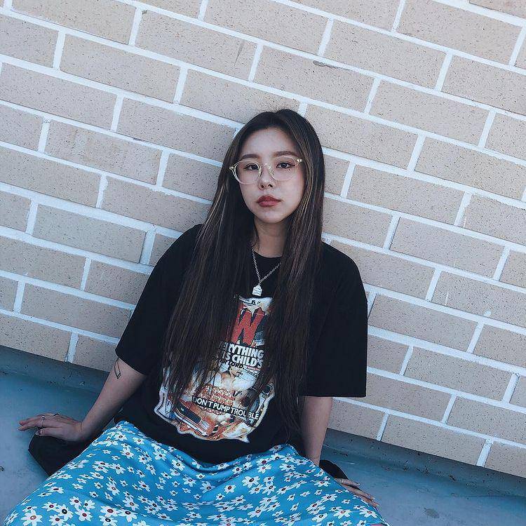 outfit Wheein Mamamoo (instagram.com/whee_inthemood)
