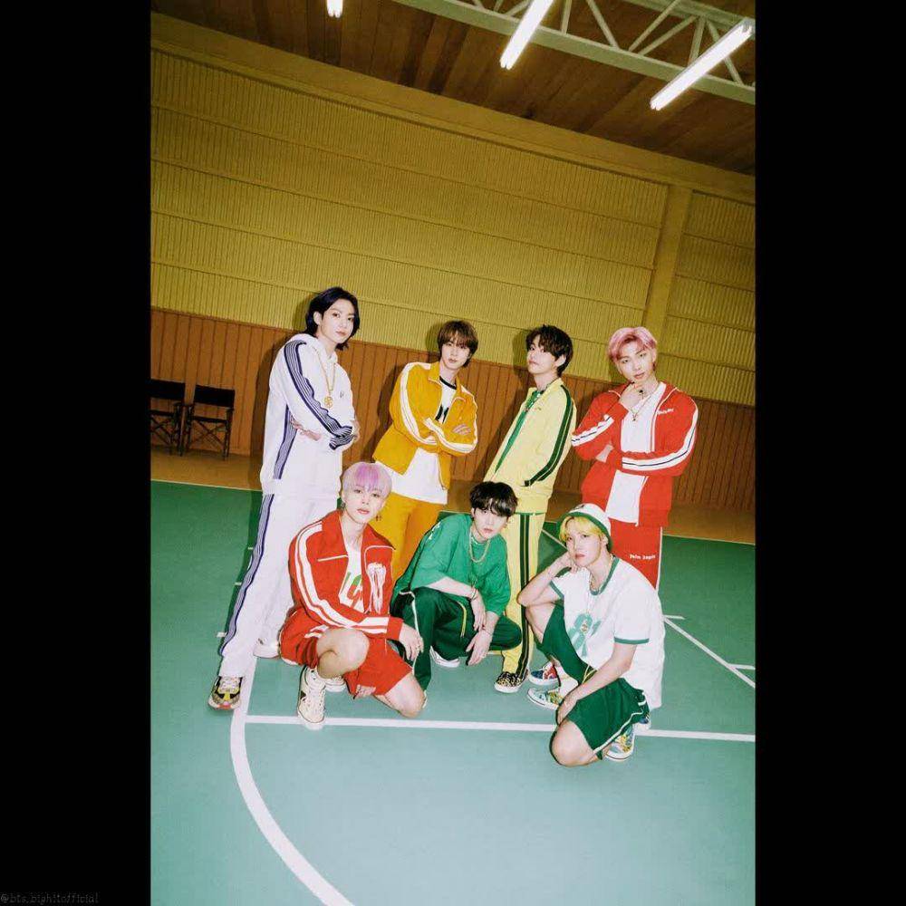 BTS (instagram.com/bts.bighitofficial)